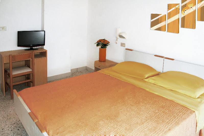 Hotel Lagomaggio Rimini Bagian luar foto